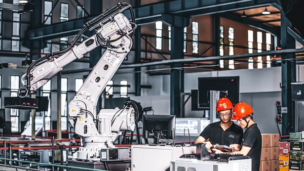 Robotergreifer in Fabrik